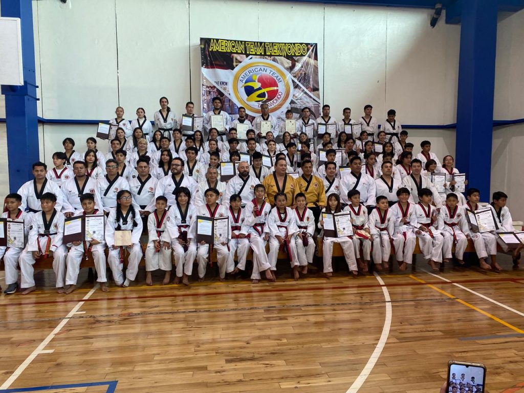 Un éxito total en el Examen de Cintas Negras 2024 AMERICAN TEAM