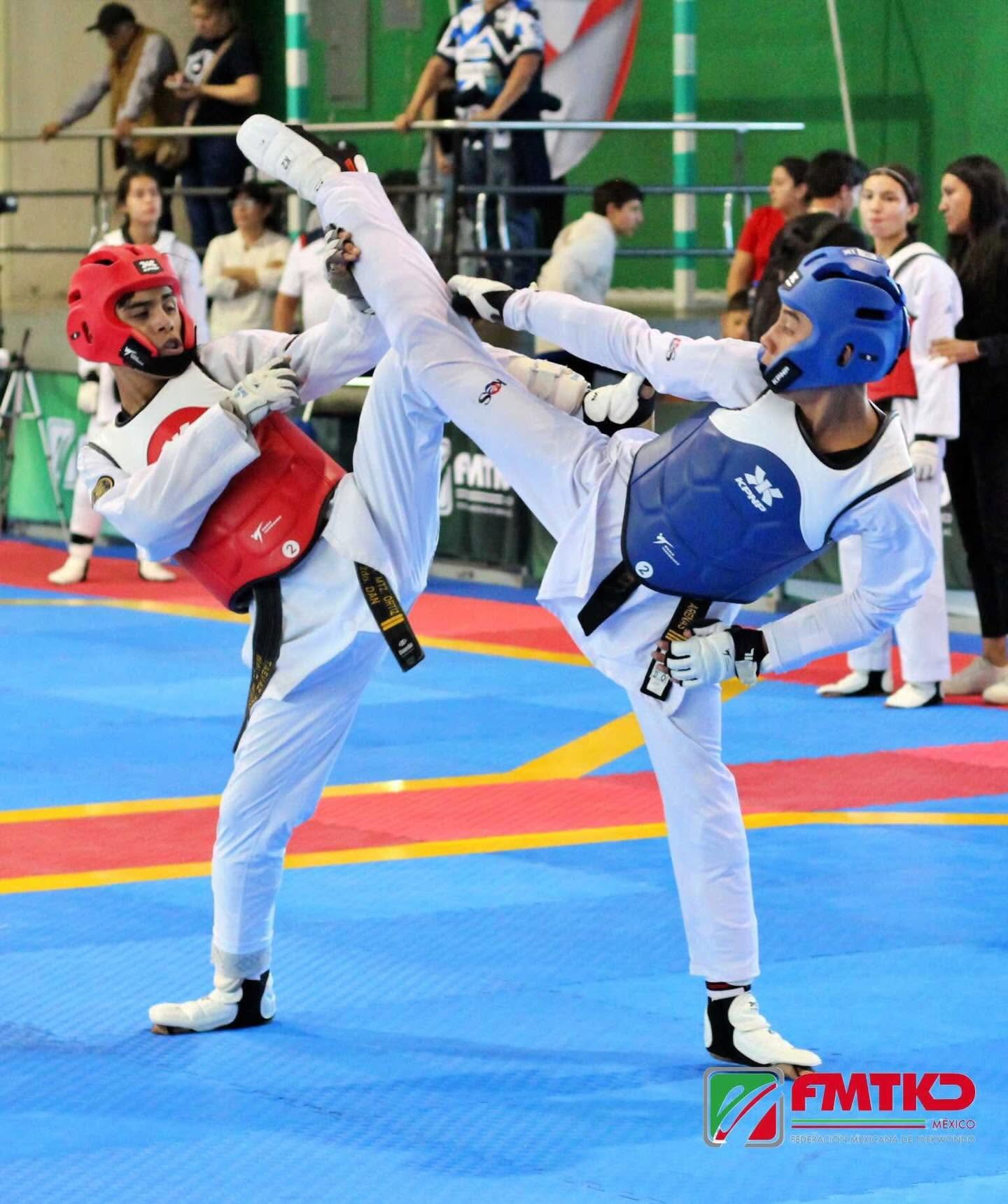 Atletas de Team Ordoñez Taekwondo en combate